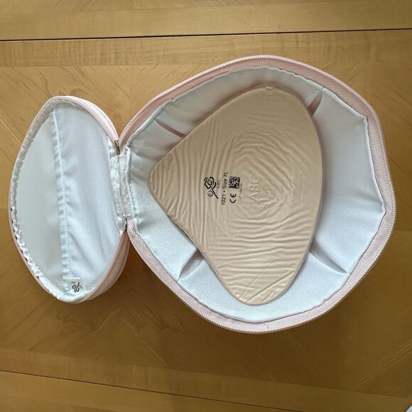 ABC 1021 Prosthesis Silicone Breast Form with Case Size 7L - Picture 2 of 3